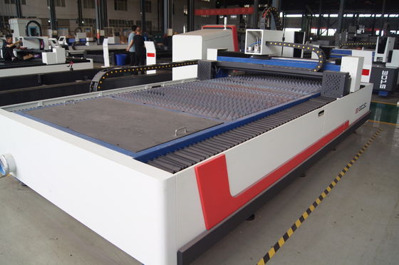 3015 CNC de Snijmachine 1000w 1500w van de Vezellaser voor Bladmetaal