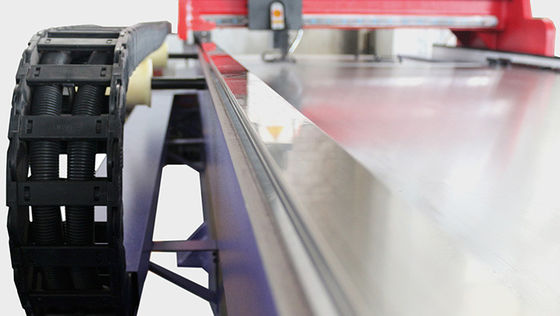 De dubbele Aandrijvings Automatische CNC V Machine van de Groefsnijder voor Kabinettendeuren 1250mm 70m/Min