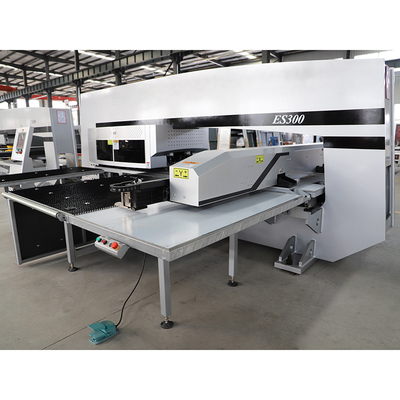 300 KN het Hydraulische CNC van het de Pers Automatische Gat van de Torentjestempel Type van het Ponsenmachine O